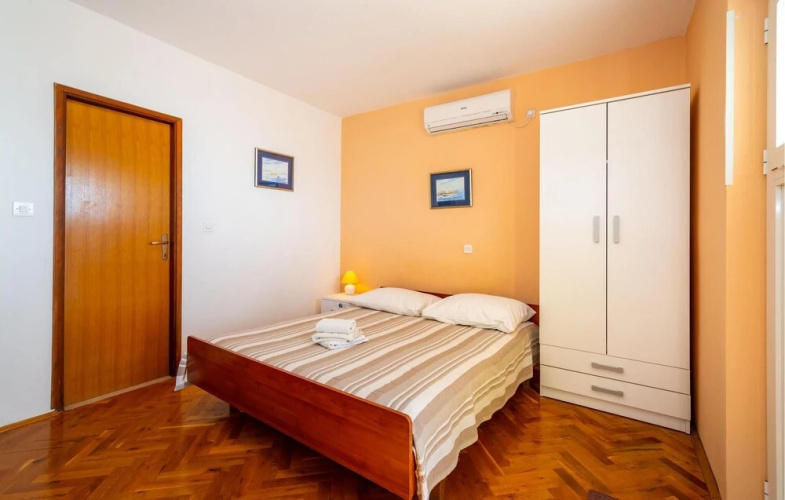Nice Apartment in Maslenica With Wifi