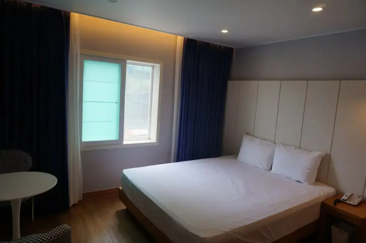 Lang Sam Hotel