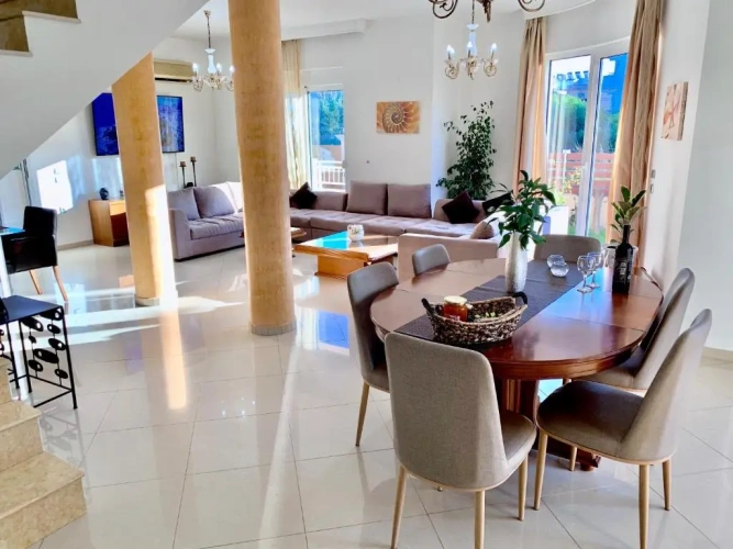 3 Bedrooms Villa