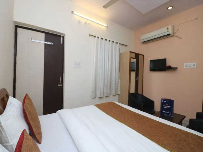 OYO 9929 Hotel Dhruv