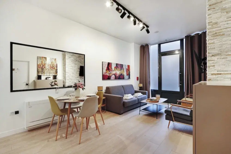 Intimate Flat w/ A/C & Jacuzzi - 2br/6p Montmartre