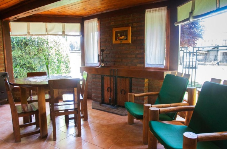 2 Bedrooms Bungalow
