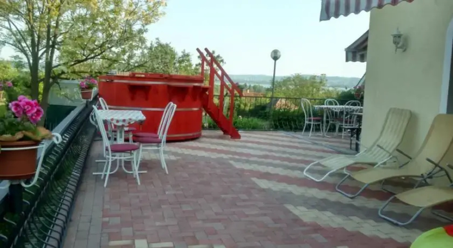 Apartmanház Klára