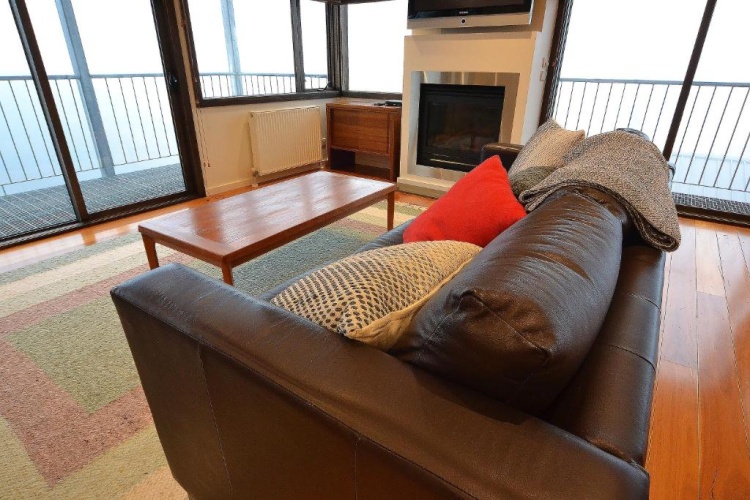 4 Bedrooms Apartment