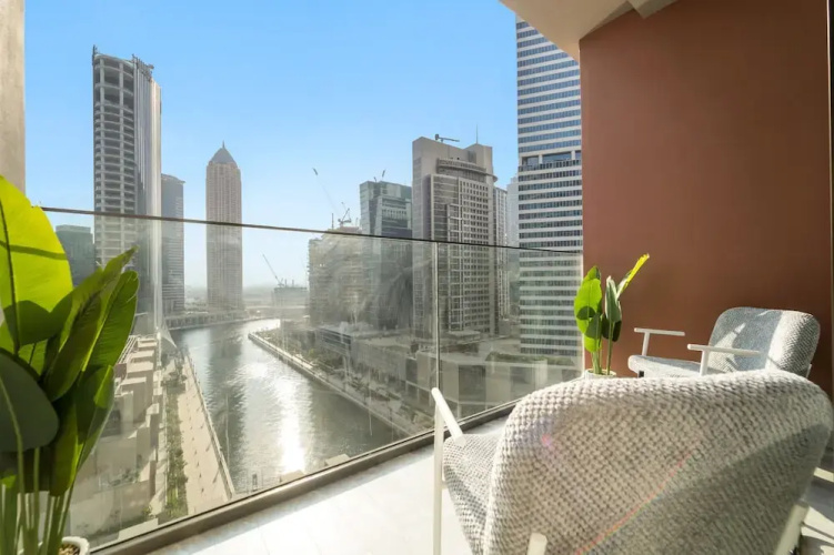 Peninsula One - 1312 Studio