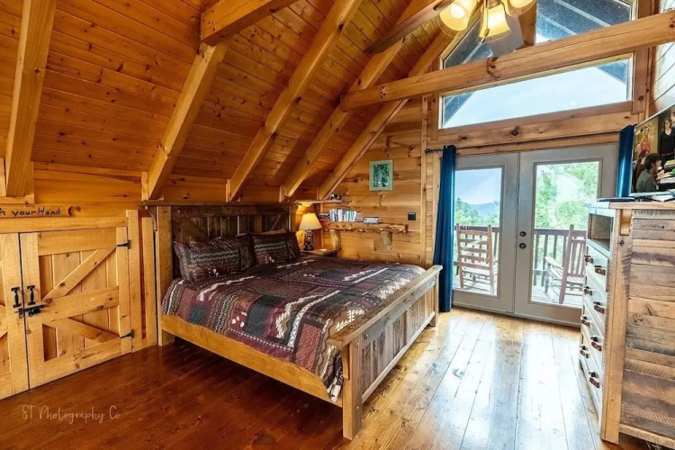 Graceful Awestruck Perfect Mountain Views with Pool Access by RedAwning