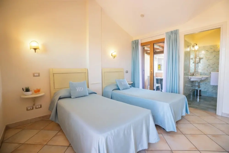 Standard Triple room with balcony