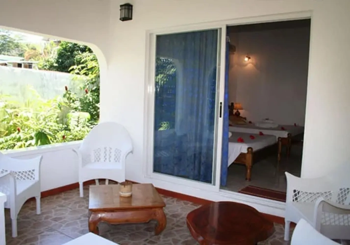 Standard Triple room