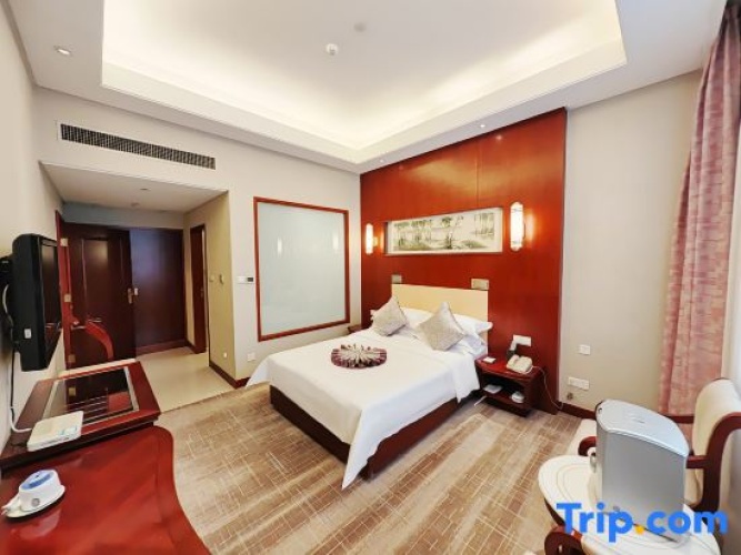 Business Suite with garden view