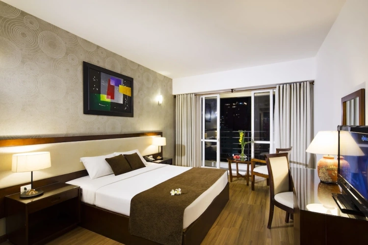 Standard room with balcony and with city view