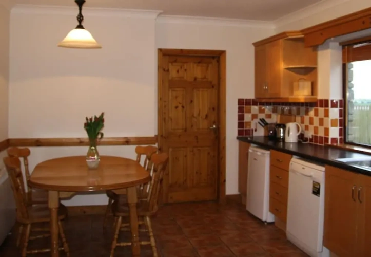 3 Bedrooms Cottage beachfront