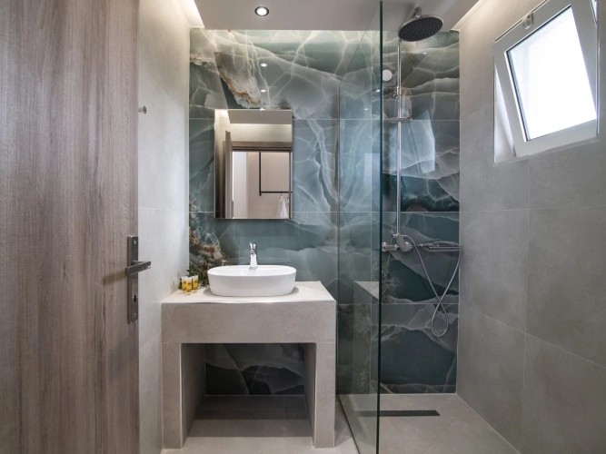 Deluxe Triple room with pool view