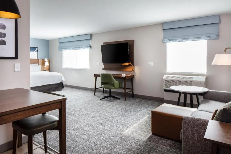 Staybridge Suites Iowa City - Coralville photo 14
