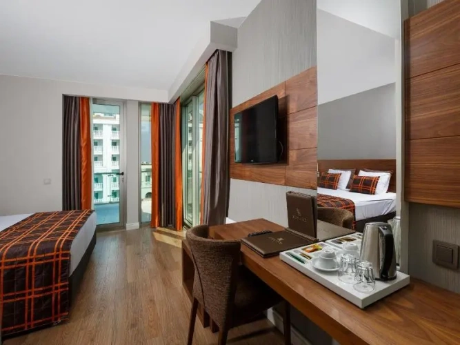 Junior Suite with balcony and with garden view
