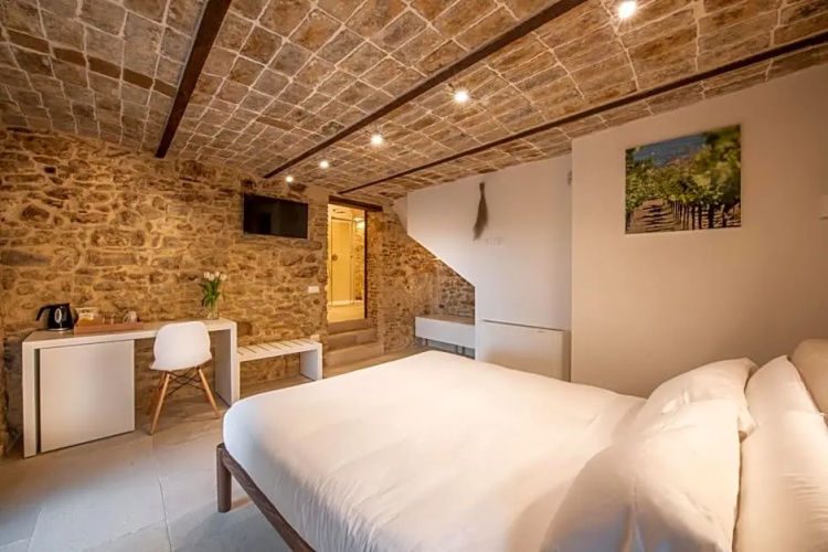 Borgo Baccile by Vini Fantini