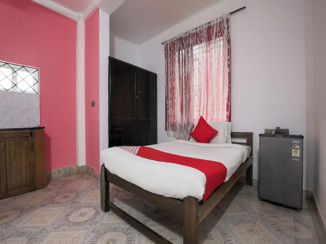 OYO 7476 Braganza Guest House
