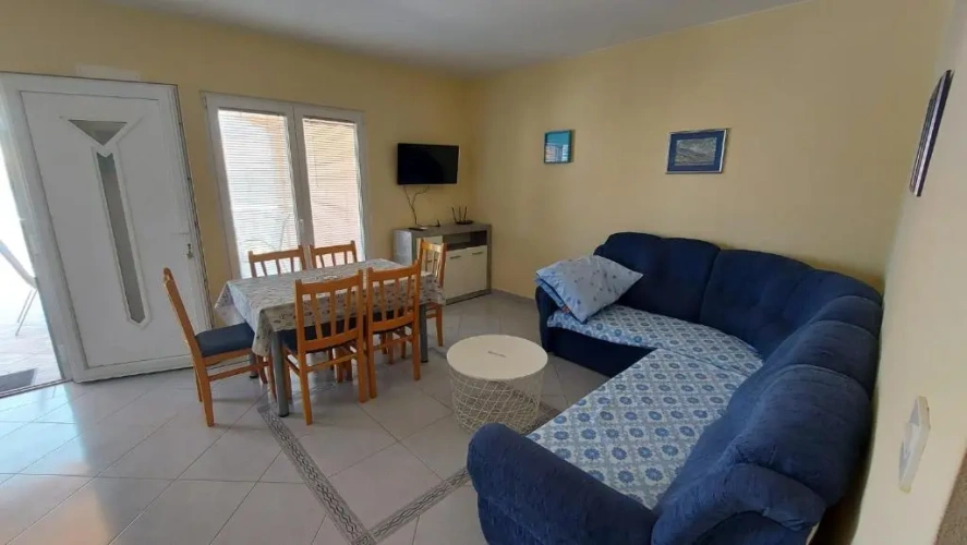 Apartment with sea view