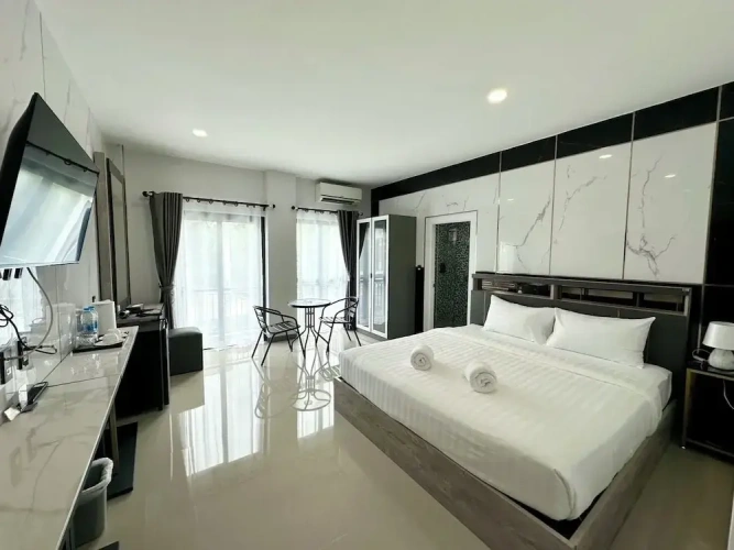 Superior room with balcony and with pool view