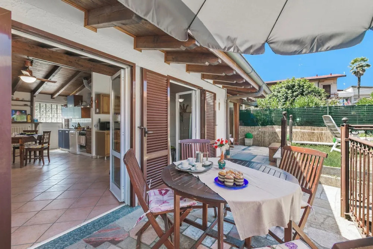 La Maison Dans Le Jardin