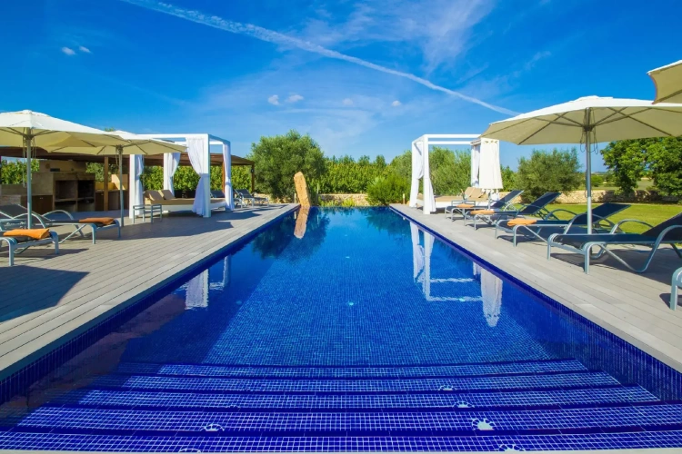 6 Bedrooms Double Villa