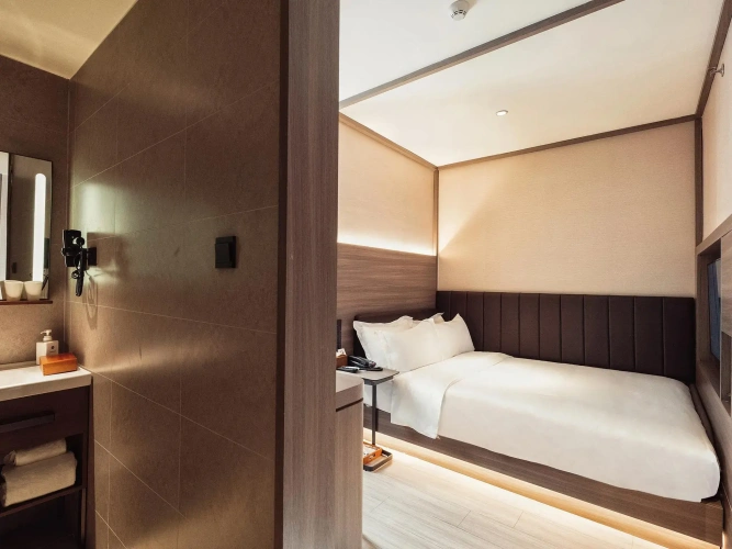 Standard Double room with street view