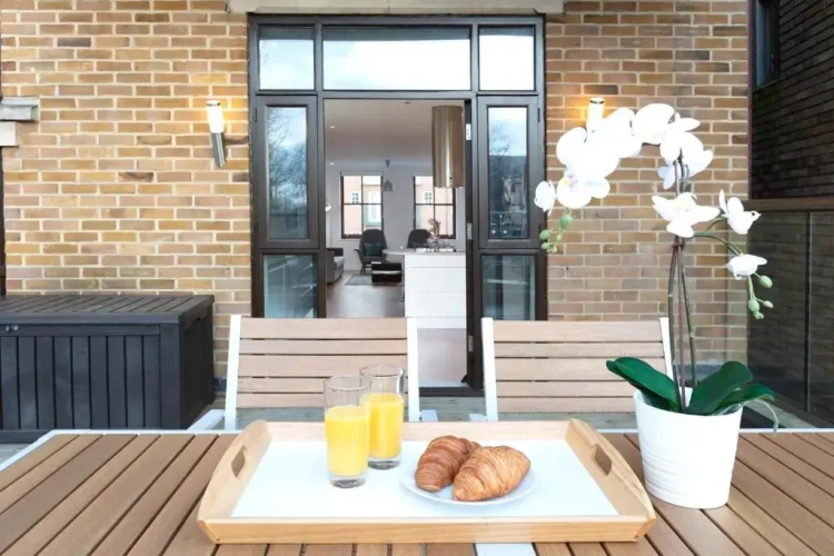 3 Bedrooms Apartment