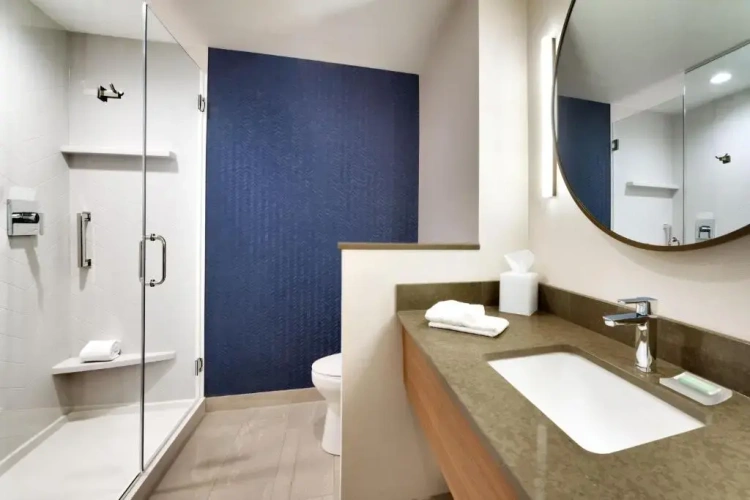 Suite with city view