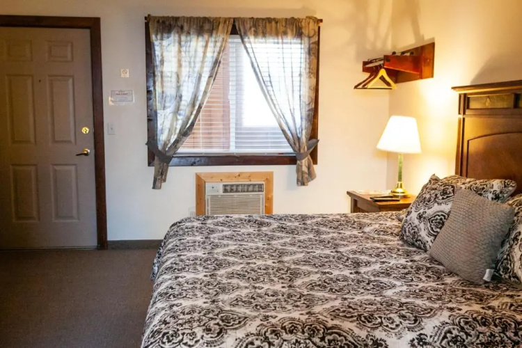 Circle R Motel