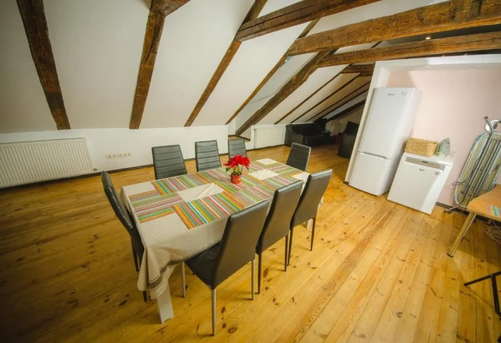 4 Bedrooms Apartment