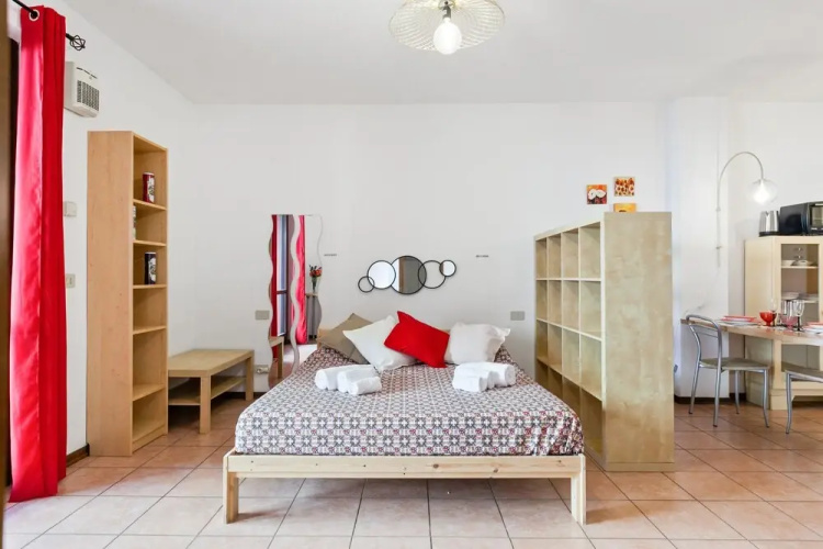 Airport & Station Flat - Private Parking