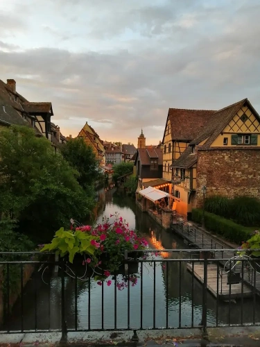 Cottage with canal view