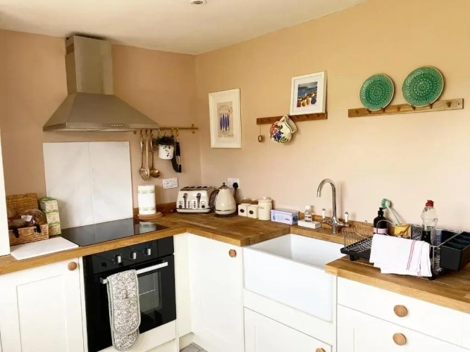 2 Bedrooms Cottage