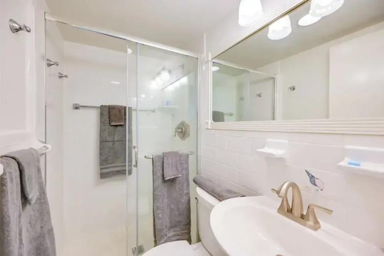 Updated Dtwn Naples Condo: Across From Beach!