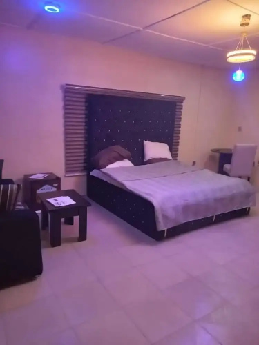 Top Nosh Lounge and Bar