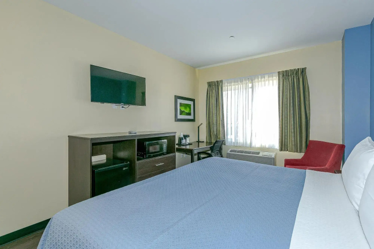 Ozone Inn & Suites