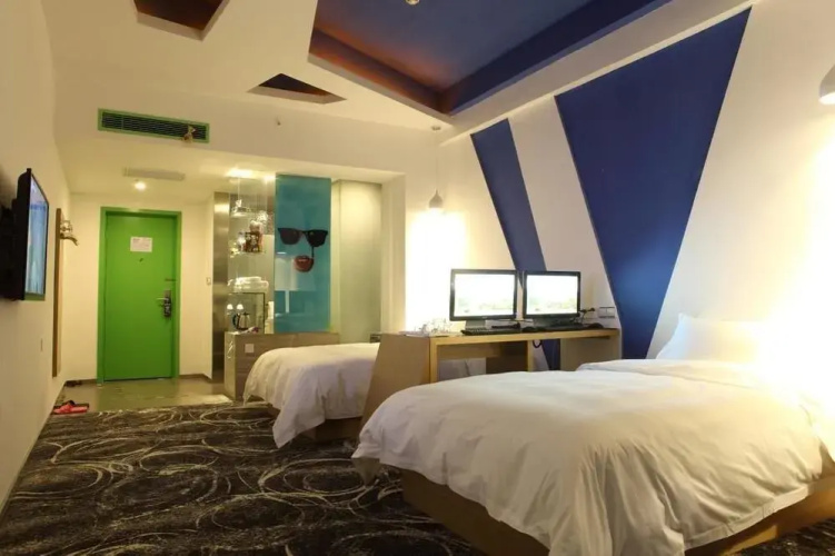Ningxiang V8 Theme Hotel