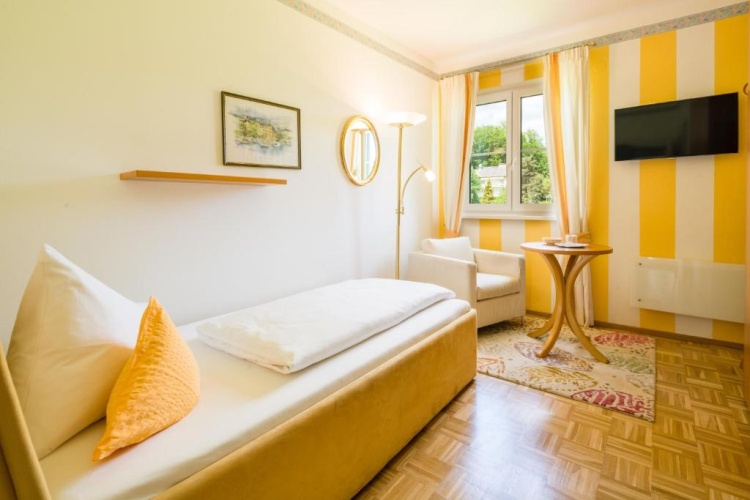 Standard Single room with garden view