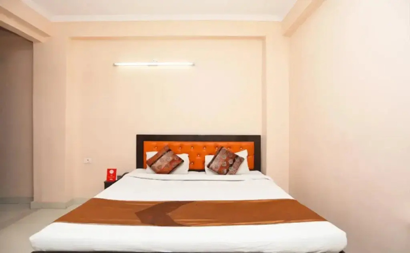 RN 32 by OYO Rooms