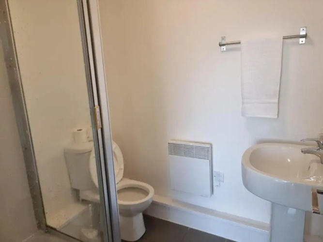 Impeccable 2-bed Apartment in Salford
