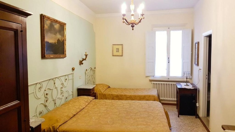 Standard Triple room with city view
