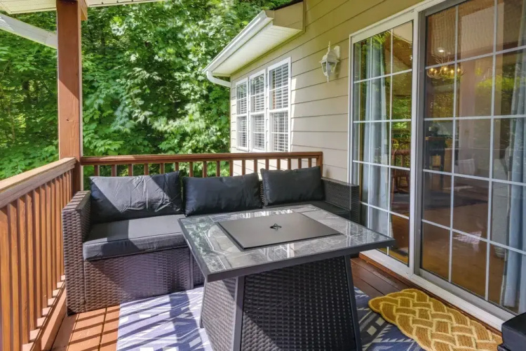 Mtn-view Escape w/ Hot Tub, 9 Mi to Skiing!