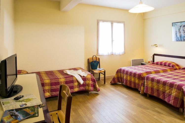 Standard Triple room