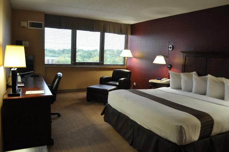 Adam's Mark Hotel & Conference Center