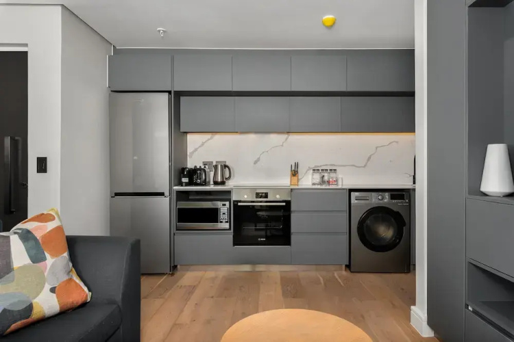 The Avant 305