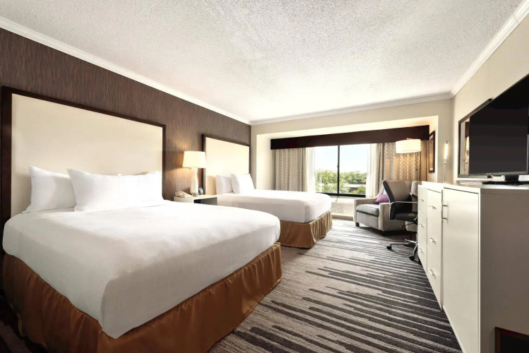 DoubleTree by Hilton Milwaukee - Brookfield