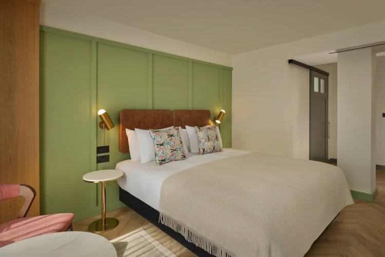 Deluxe Double room with balcony and with city view