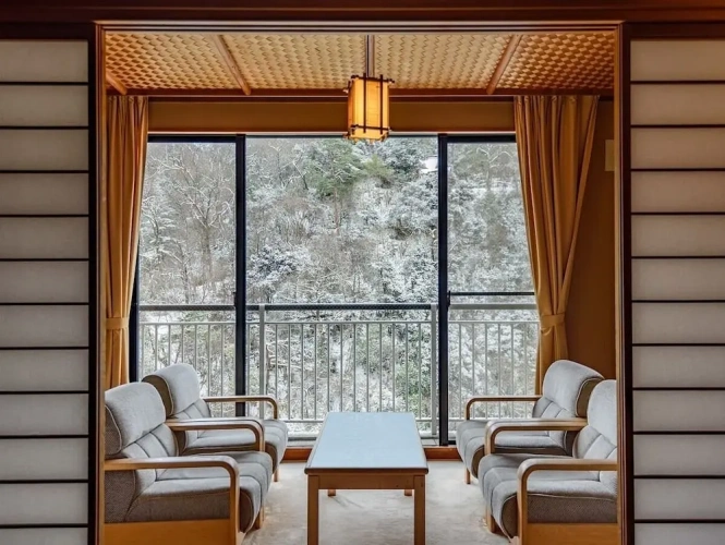 Standard room with mountain view