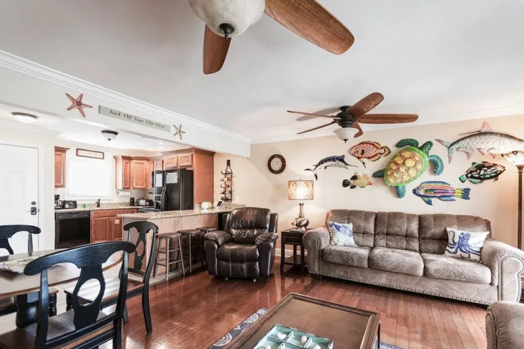 Central Destin Condo Next to Beach by RedAwning
