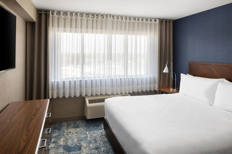 Four Points by Sheraton Edmonton South