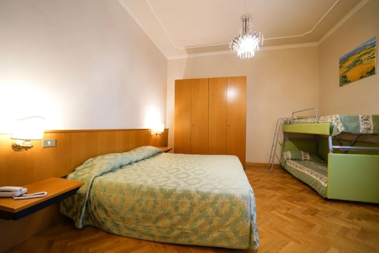 Classic Quadruple room